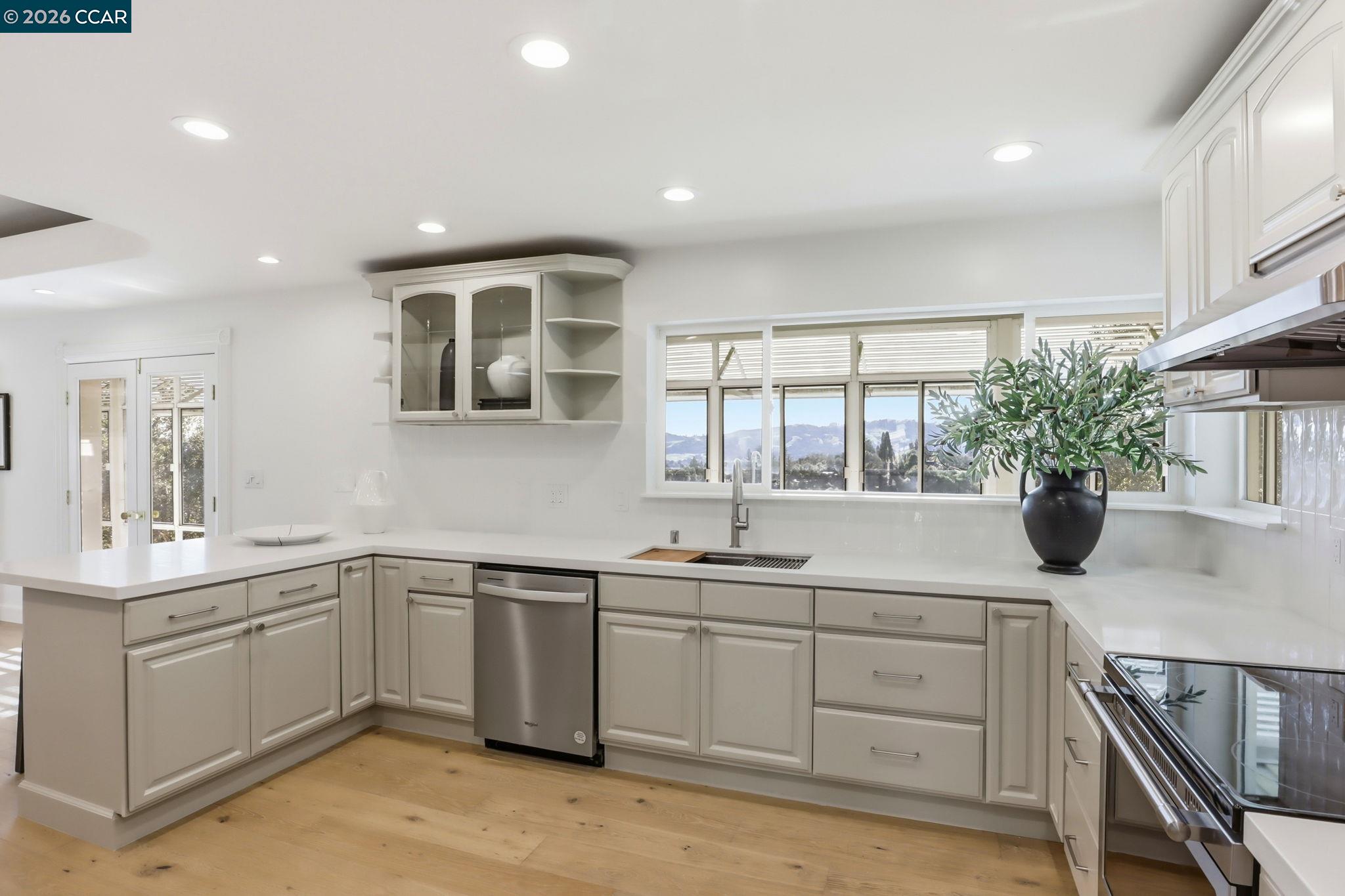 Detail Gallery Image 9 of 56 For 128 Diablo View Dr, Orinda,  CA 94563 - 5 Beds | 3 Baths