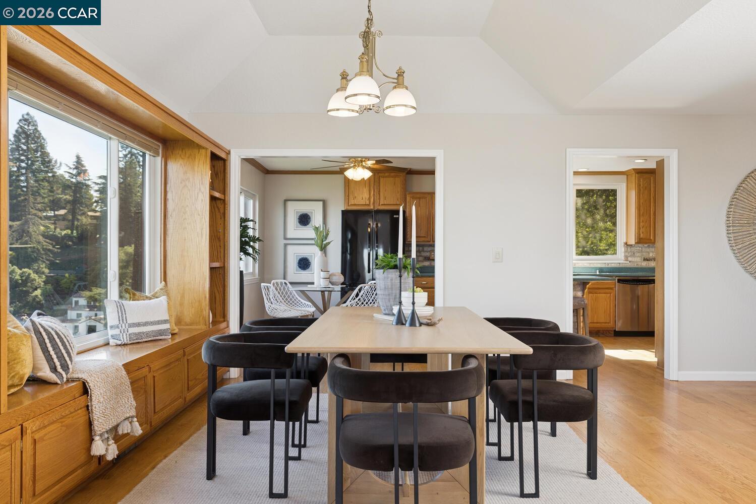 Detail Gallery Image 12 of 34 For 1087 Hillside Dr, Martinez,  CA 94553 - 4 Beds | 2/1 Baths