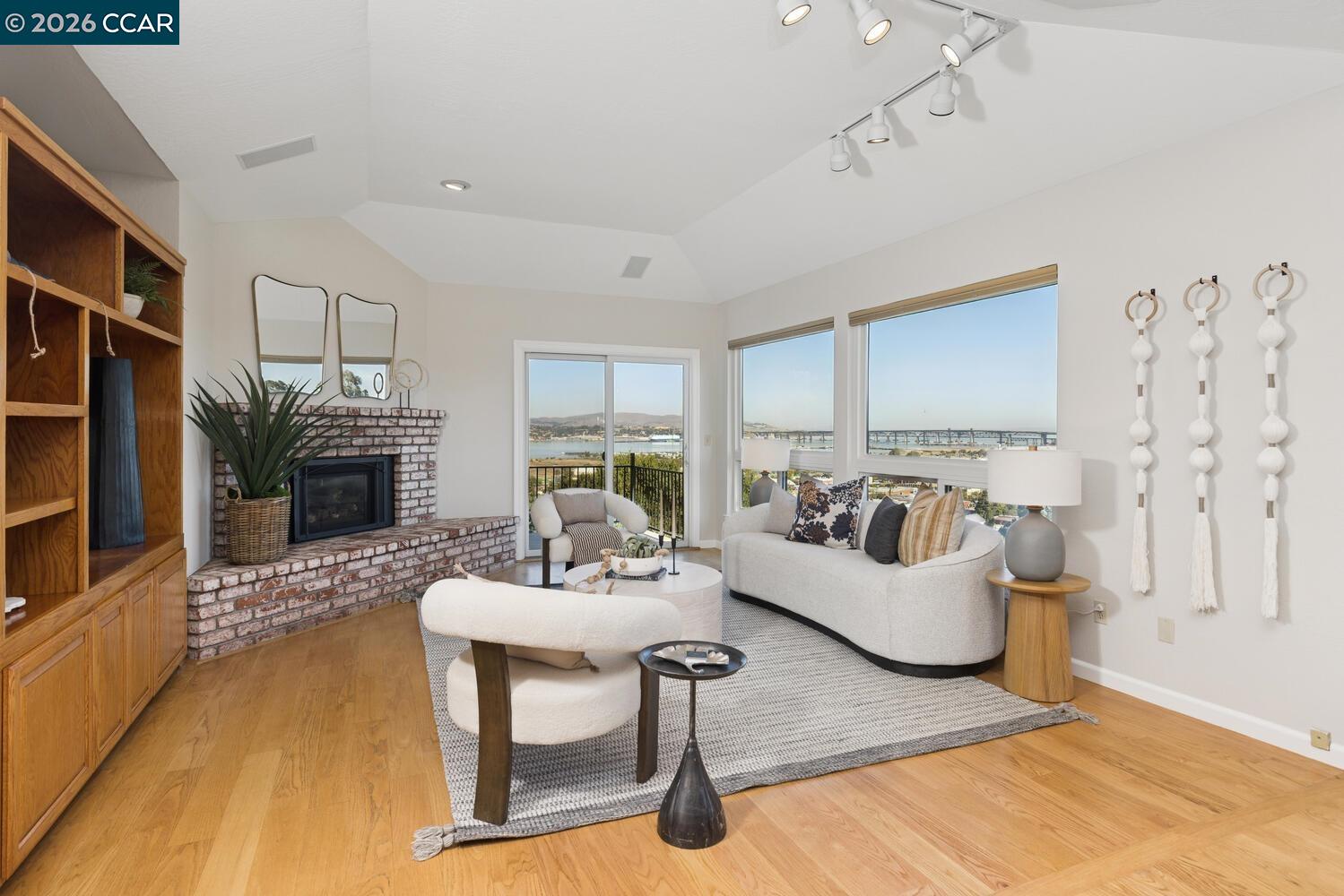 Detail Gallery Image 13 of 34 For 1087 Hillside Dr, Martinez,  CA 94553 - 4 Beds | 2/1 Baths