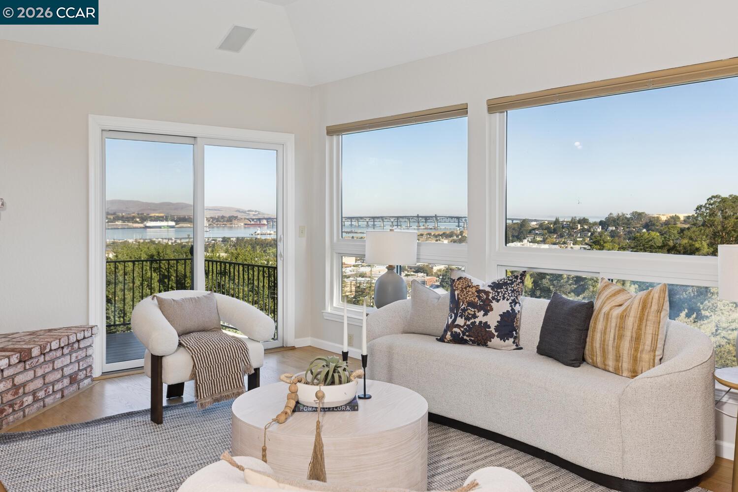 Detail Gallery Image 14 of 34 For 1087 Hillside Dr, Martinez,  CA 94553 - 4 Beds | 2/1 Baths