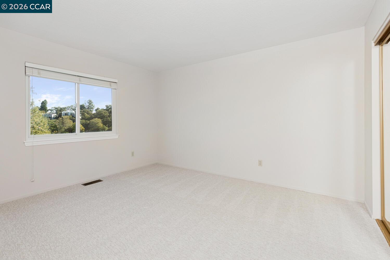 Detail Gallery Image 20 of 34 For 1087 Hillside Dr, Martinez,  CA 94553 - 4 Beds | 2/1 Baths