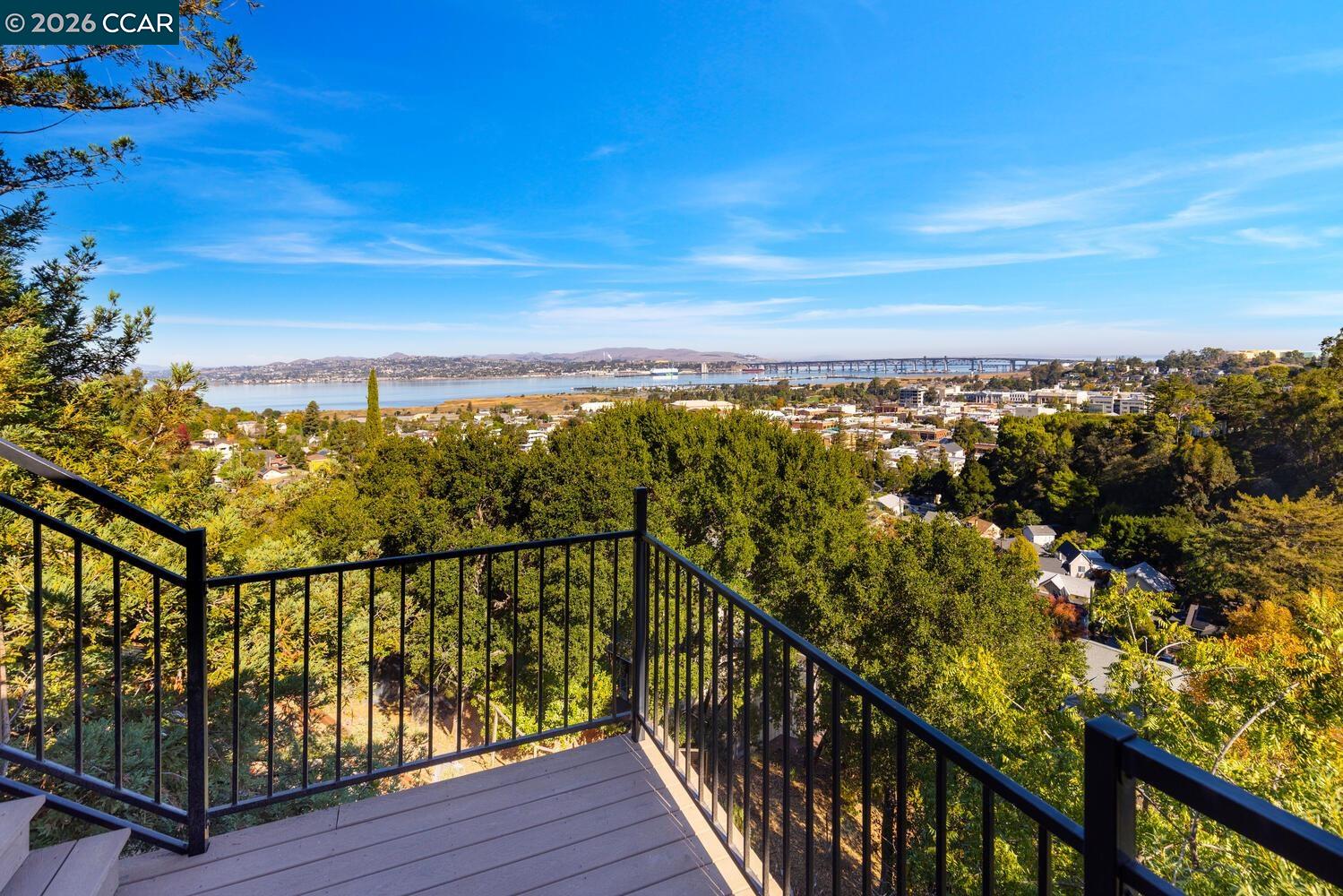 Detail Gallery Image 30 of 34 For 1087 Hillside Dr, Martinez,  CA 94553 - 4 Beds | 2/1 Baths