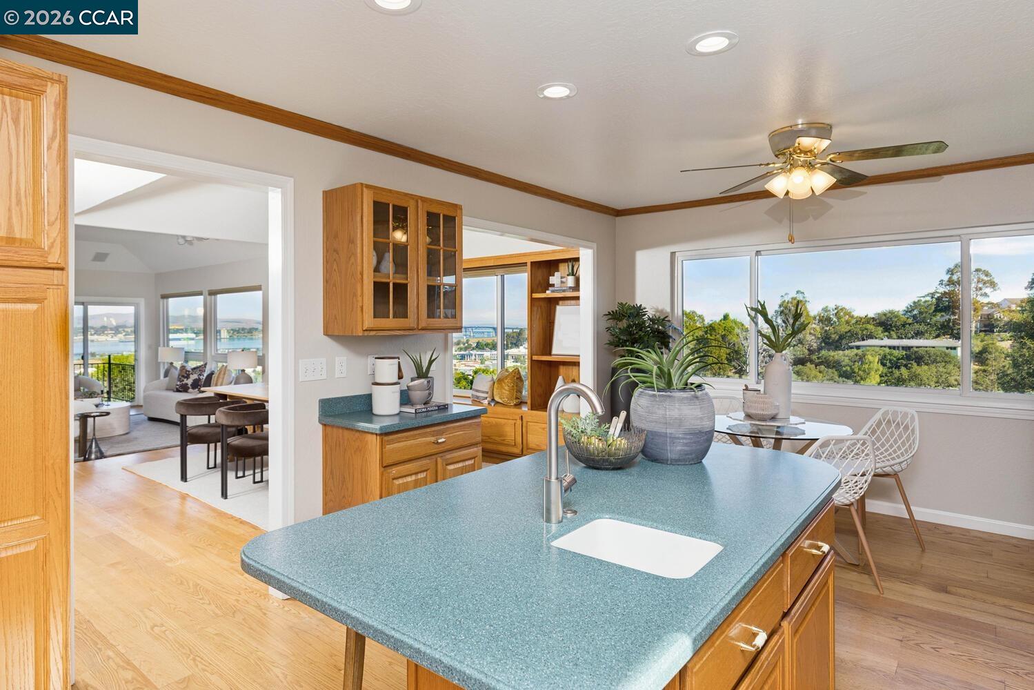 Detail Gallery Image 6 of 34 For 1087 Hillside Dr, Martinez,  CA 94553 - 4 Beds | 2/1 Baths