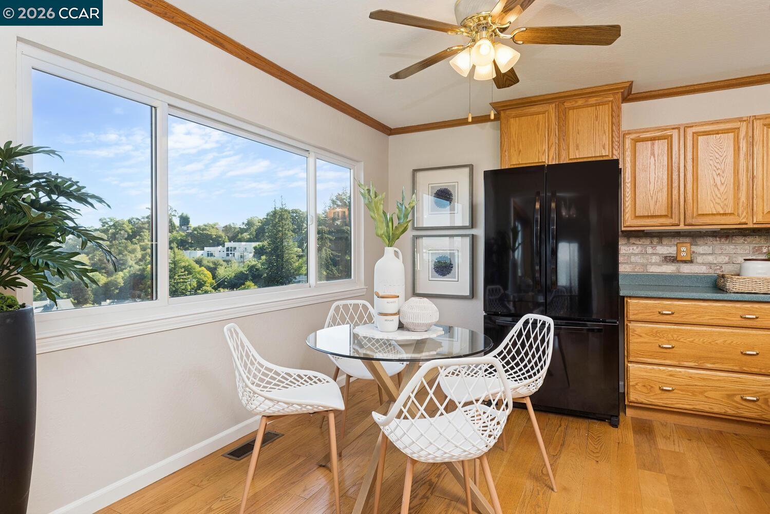 Detail Gallery Image 9 of 34 For 1087 Hillside Dr, Martinez,  CA 94553 - 4 Beds | 2/1 Baths