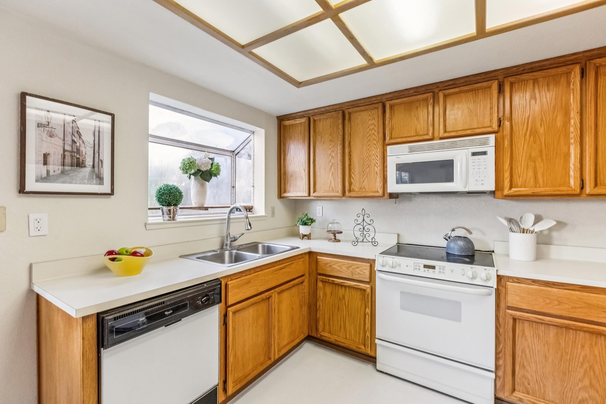 Detail Gallery Image 23 of 42 For 1152 Old Alameda Pt, Alameda,  CA 94502 - 3 Beds | 2/1 Baths