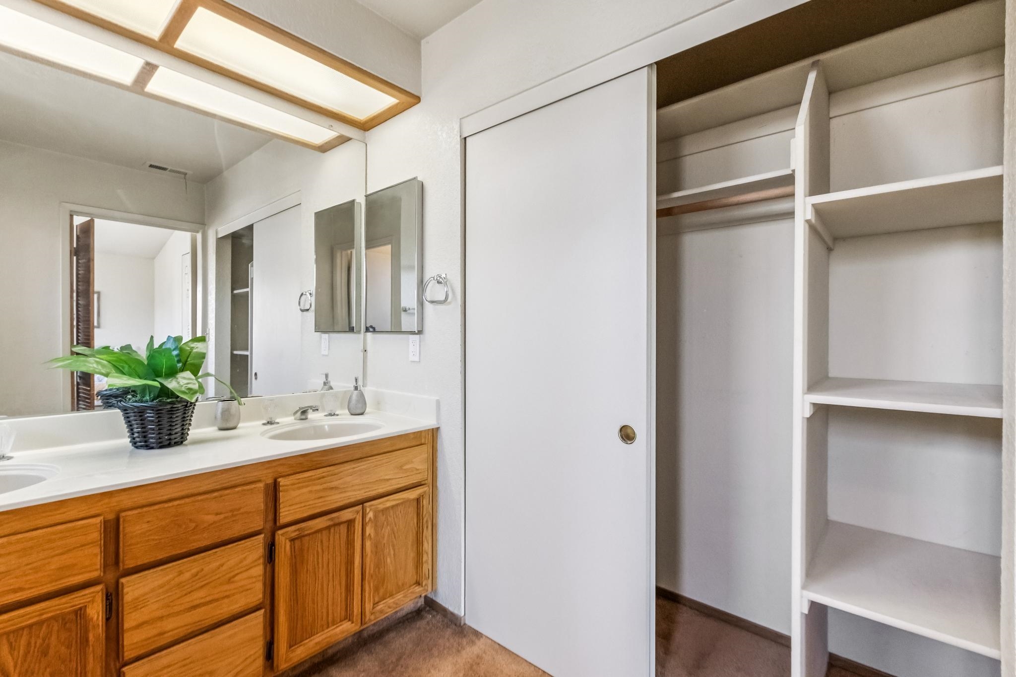 Detail Gallery Image 34 of 42 For 1152 Old Alameda Pt, Alameda,  CA 94502 - 3 Beds | 2/1 Baths