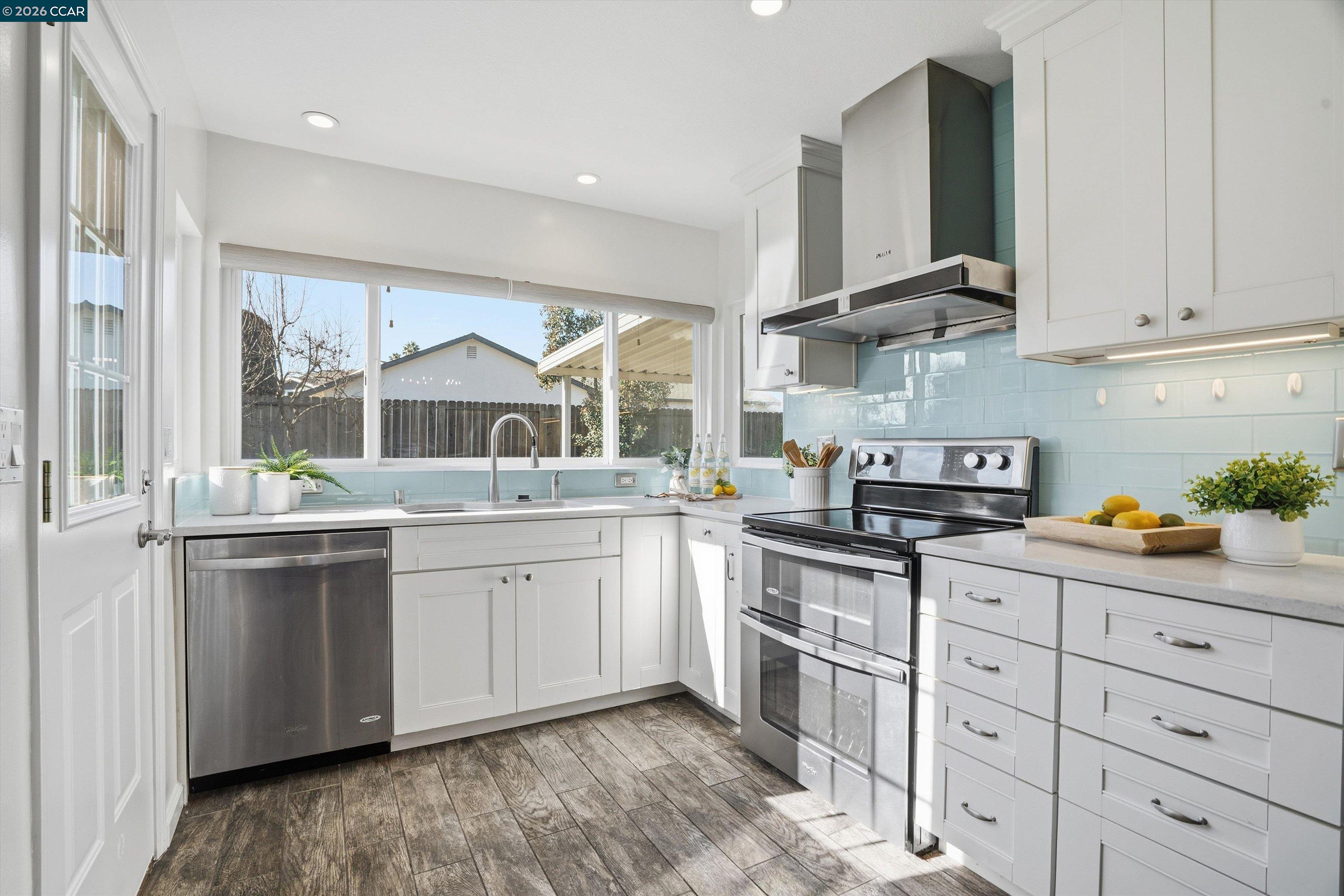 Detail Gallery Image 12 of 35 For 168 Glacier Dr, Livermore,  CA 94551 - 4 Beds | 2 Baths