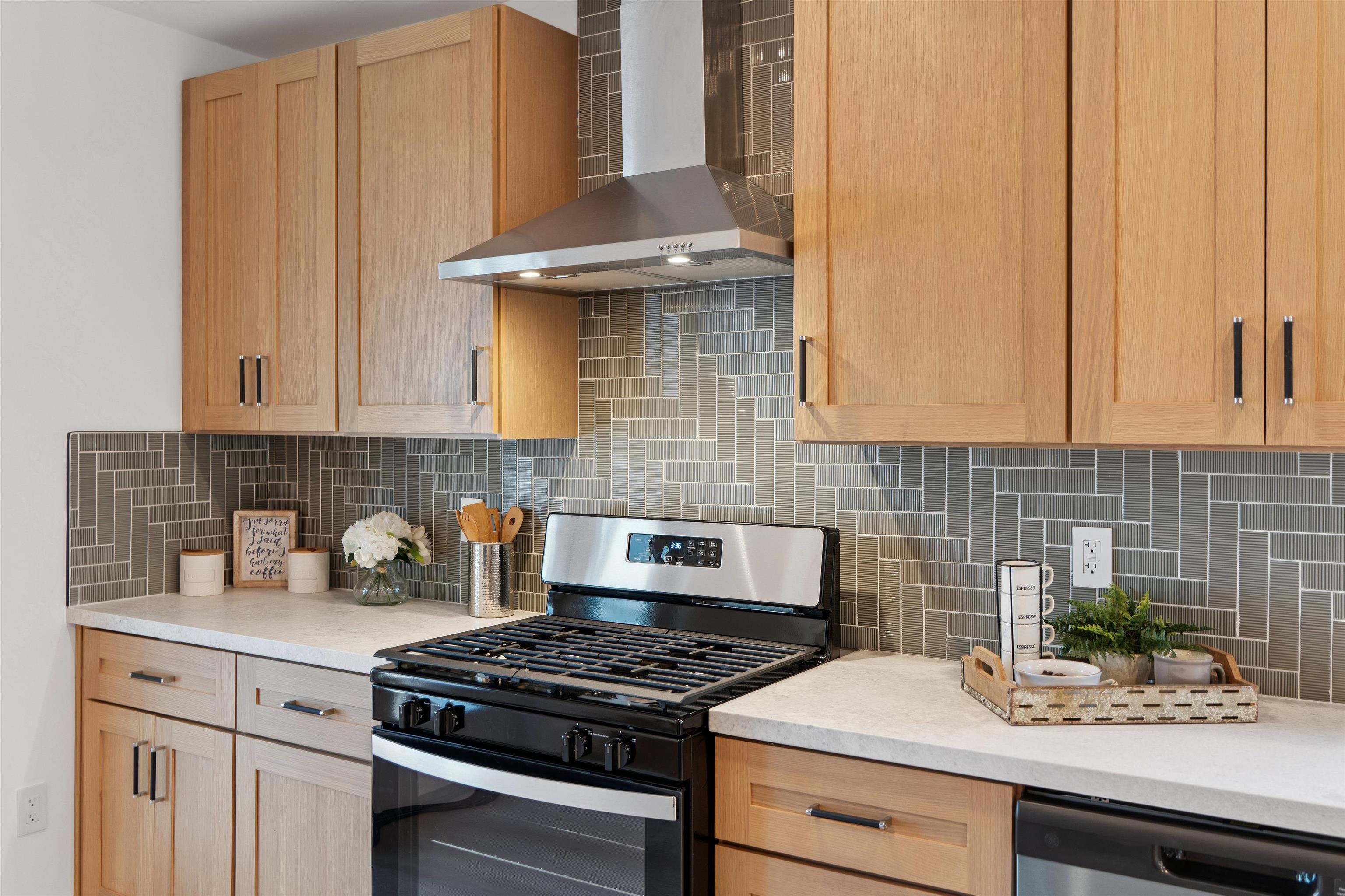 Detail Gallery Image 21 of 55 For 975 55 St, Oakland,  CA 94608 - 3 Beds | 3 Baths