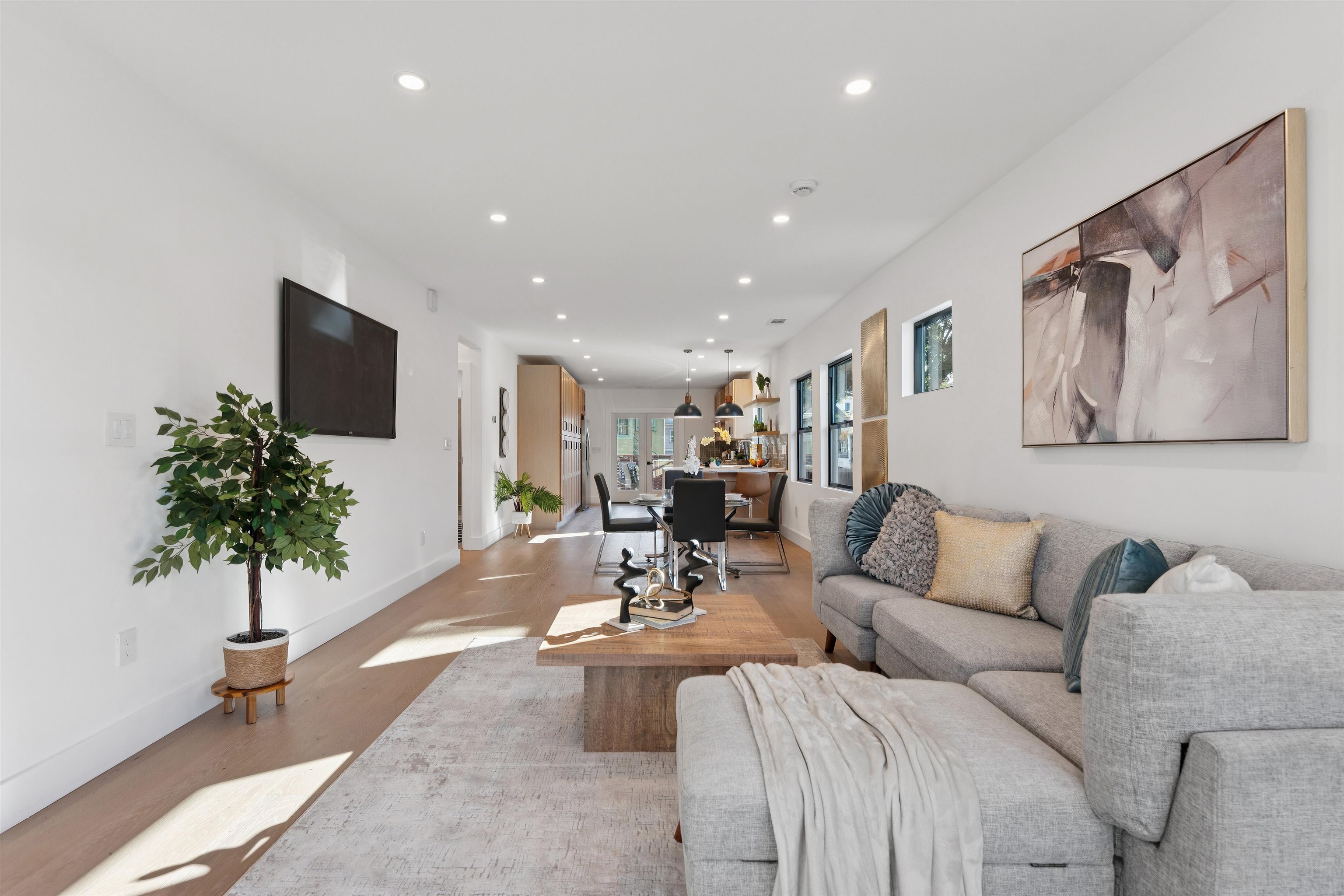 Detail Gallery Image 5 of 55 For 975 55 St, Oakland,  CA 94608 - 3 Beds | 3 Baths