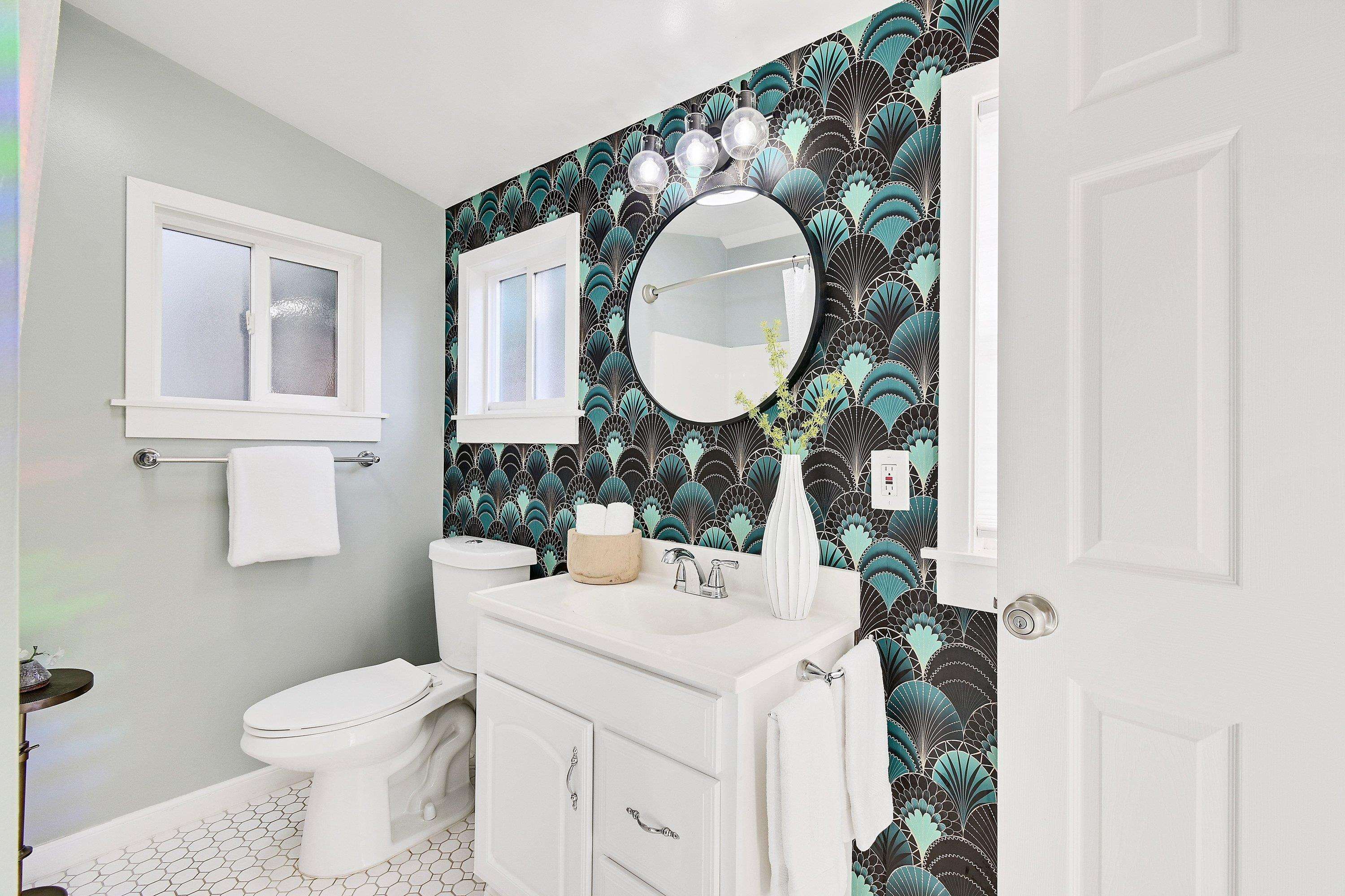 Detail Gallery Image 17 of 33 For 735 Apgar St, Oakland,  CA 94609 - 3 Beds | 2 Baths