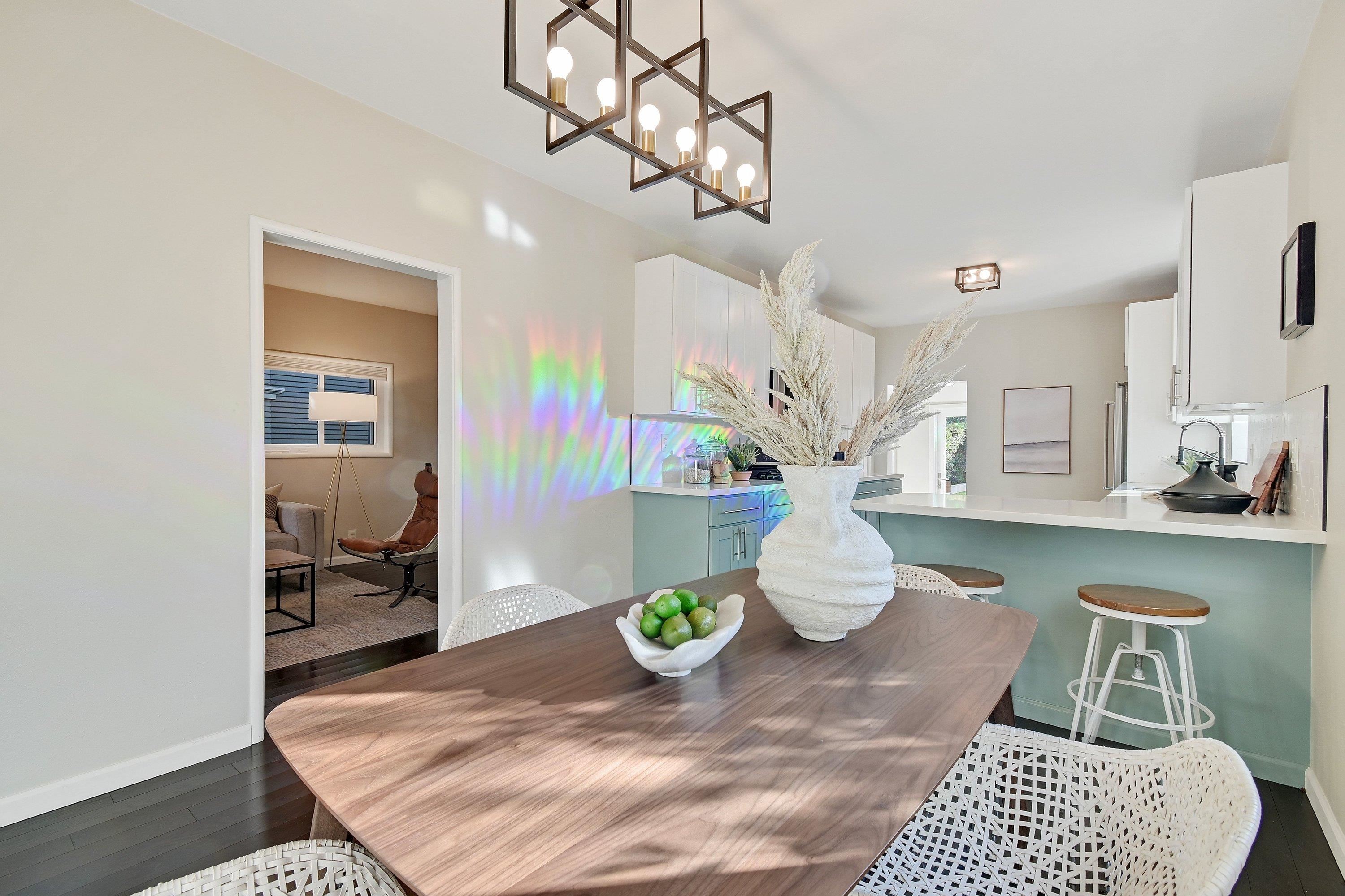 Detail Gallery Image 10 of 33 For 735 Apgar St, Oakland,  CA 94609 - 3 Beds | 2 Baths