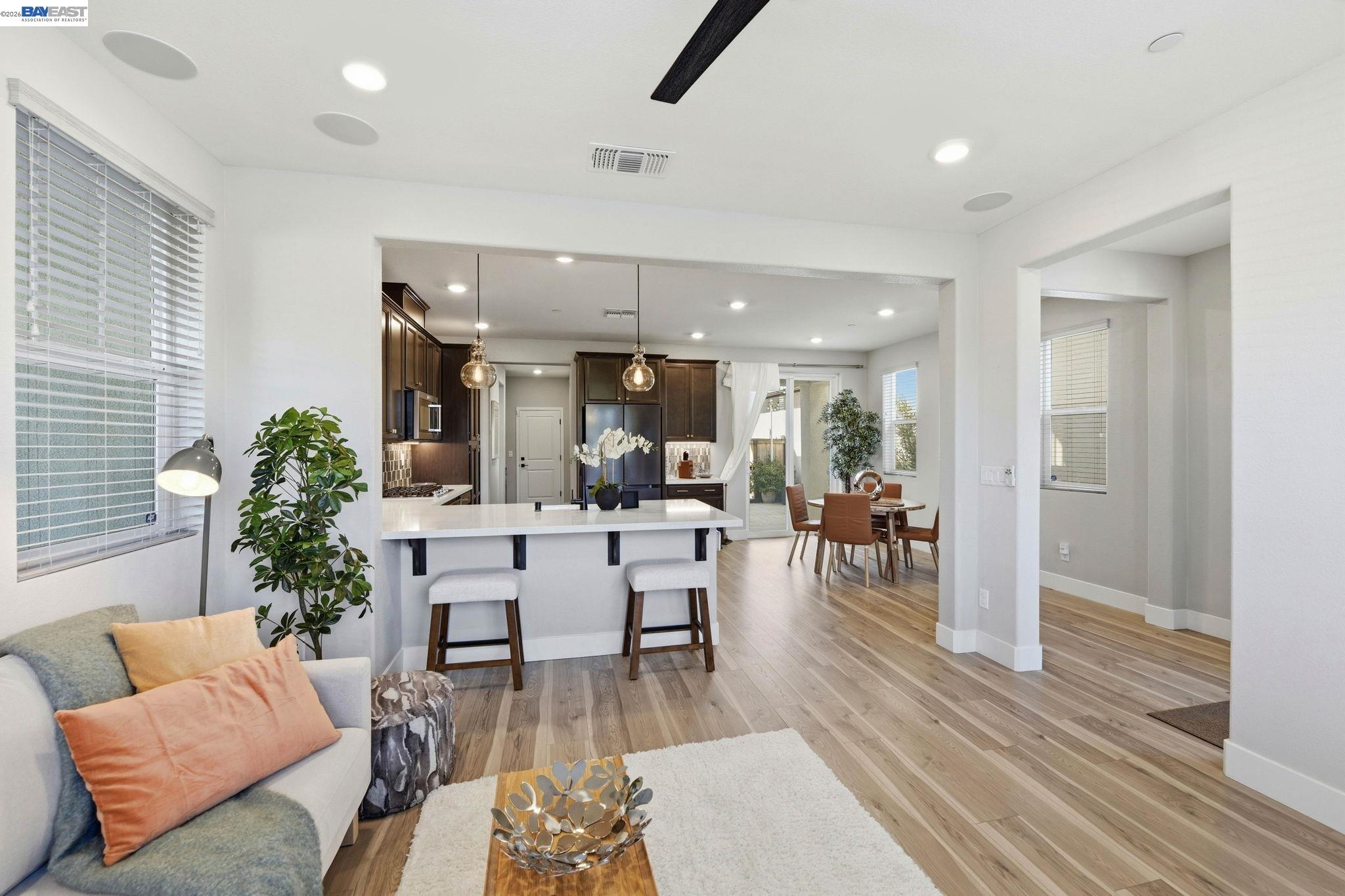 Detail Gallery Image 8 of 60 For 2965 Hazel Gaze St, Sacramento,  CA 95833 - 3 Beds | 3 Baths