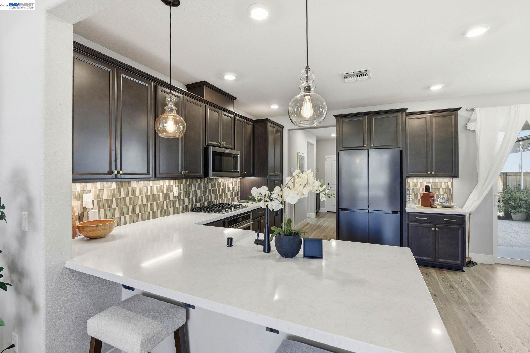 Detail Gallery Image 9 of 60 For 2965 Hazel Gaze St, Sacramento,  CA 95833 - 3 Beds | 3 Baths