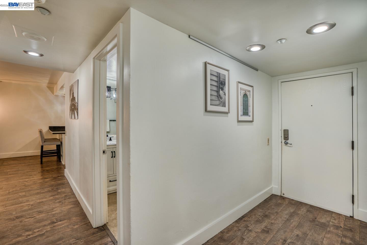 Detail Gallery Image 3 of 22 For 500 N St #205,  Sacramento,  CA 95814 - 2 Beds | 2 Baths