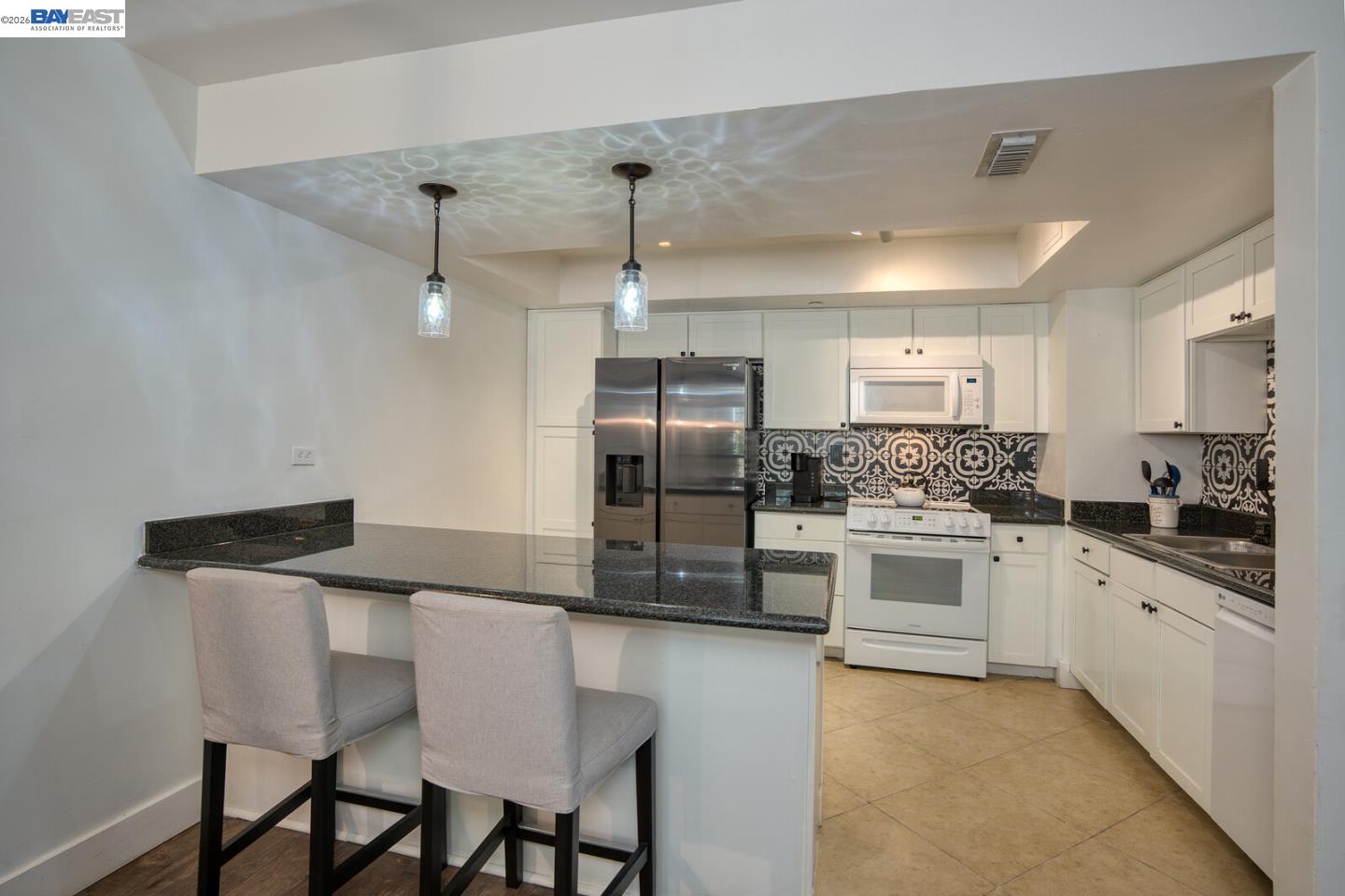 Detail Gallery Image 6 of 22 For 500 N St #205,  Sacramento,  CA 95814 - 2 Beds | 2 Baths