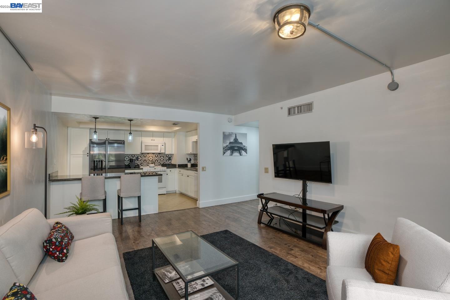 Detail Gallery Image 7 of 22 For 500 N St #205,  Sacramento,  CA 95814 - 2 Beds | 2 Baths