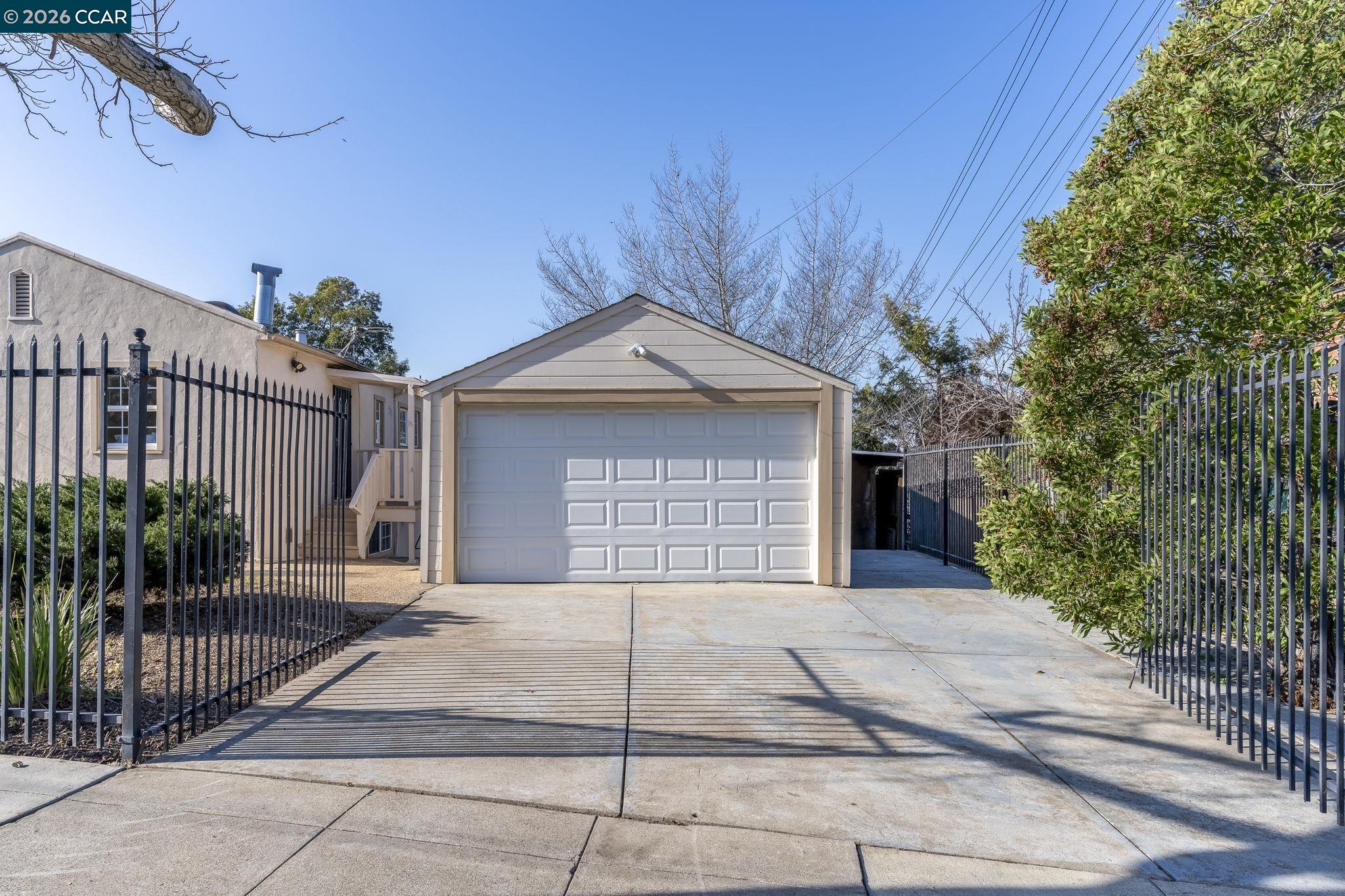 Detail Gallery Image 3 of 60 For 7333 Sunkist Dr, Oakland,  CA 94605-2658 - – Beds | – Baths