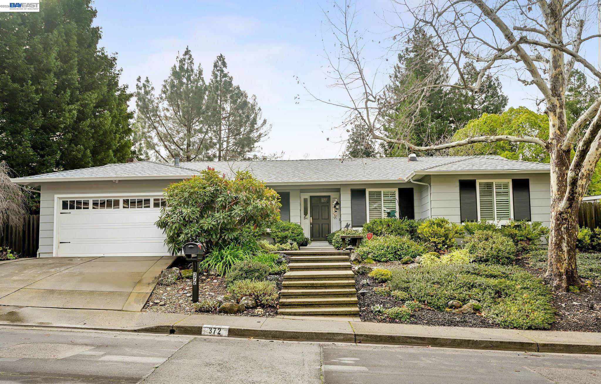 Detail Gallery Image 2 of 36 For 372 Borica Dr, Danville,  CA 94526 - 4 Beds | 2/1 Baths