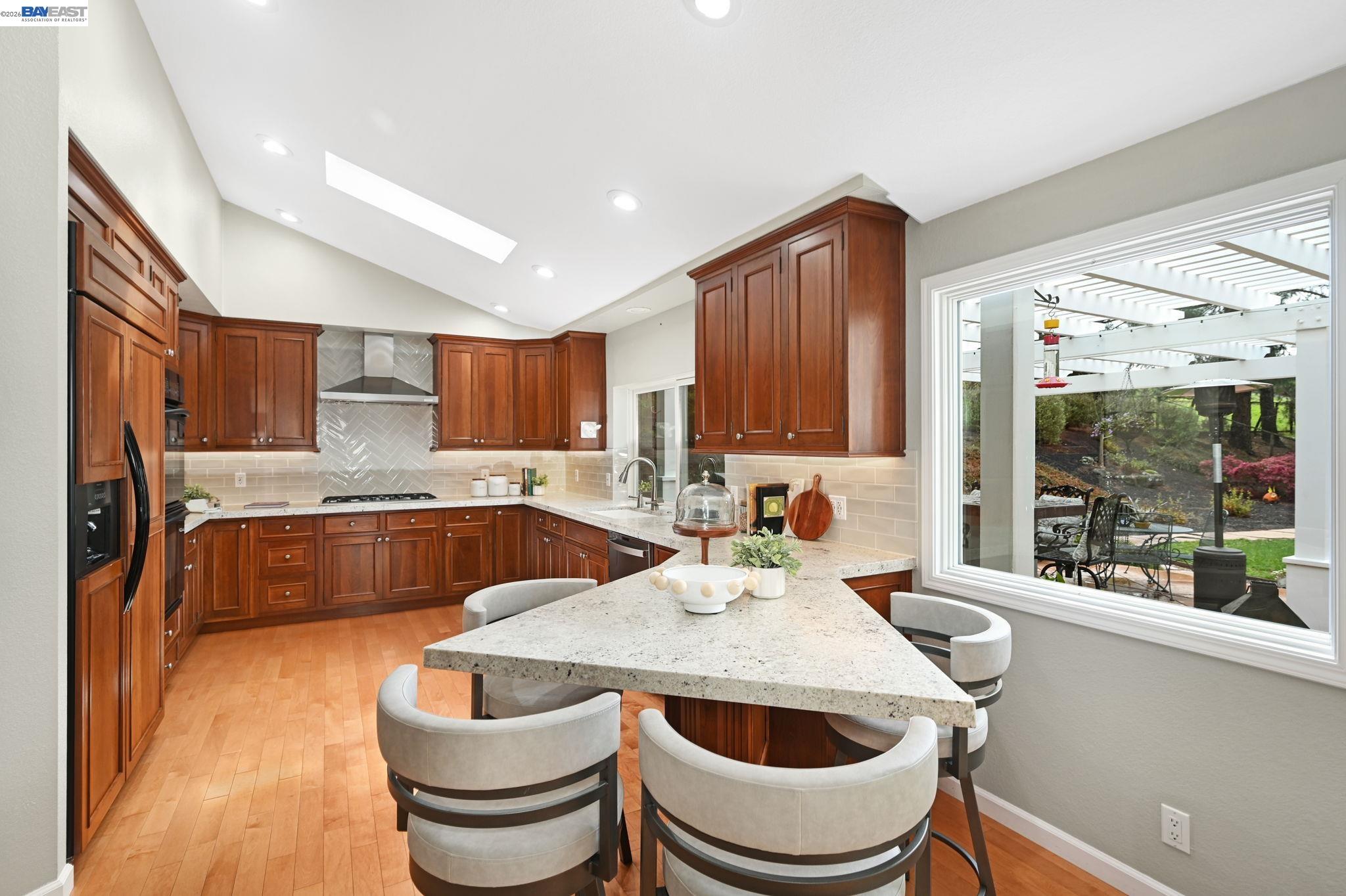 Detail Gallery Image 5 of 36 For 372 Borica Dr, Danville,  CA 94526 - 4 Beds | 2/1 Baths