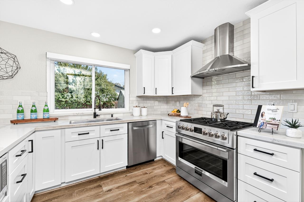 Detail Gallery Image 10 of 49 For 2215 Sherry Ct, Livermore,  CA 94550 - 4 Beds | 3 Baths