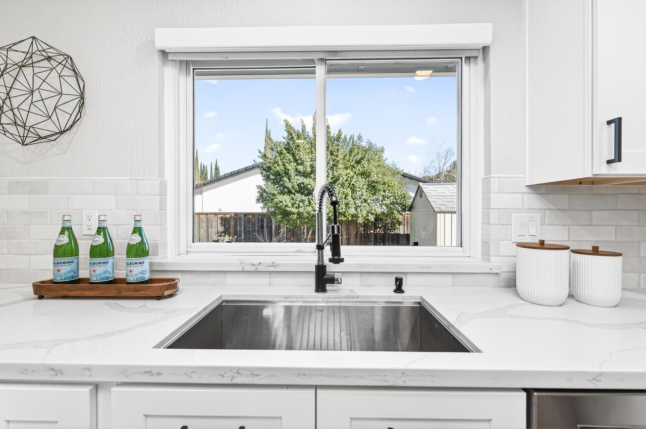 Detail Gallery Image 12 of 49 For 2215 Sherry Ct, Livermore,  CA 94550 - 4 Beds | 3 Baths