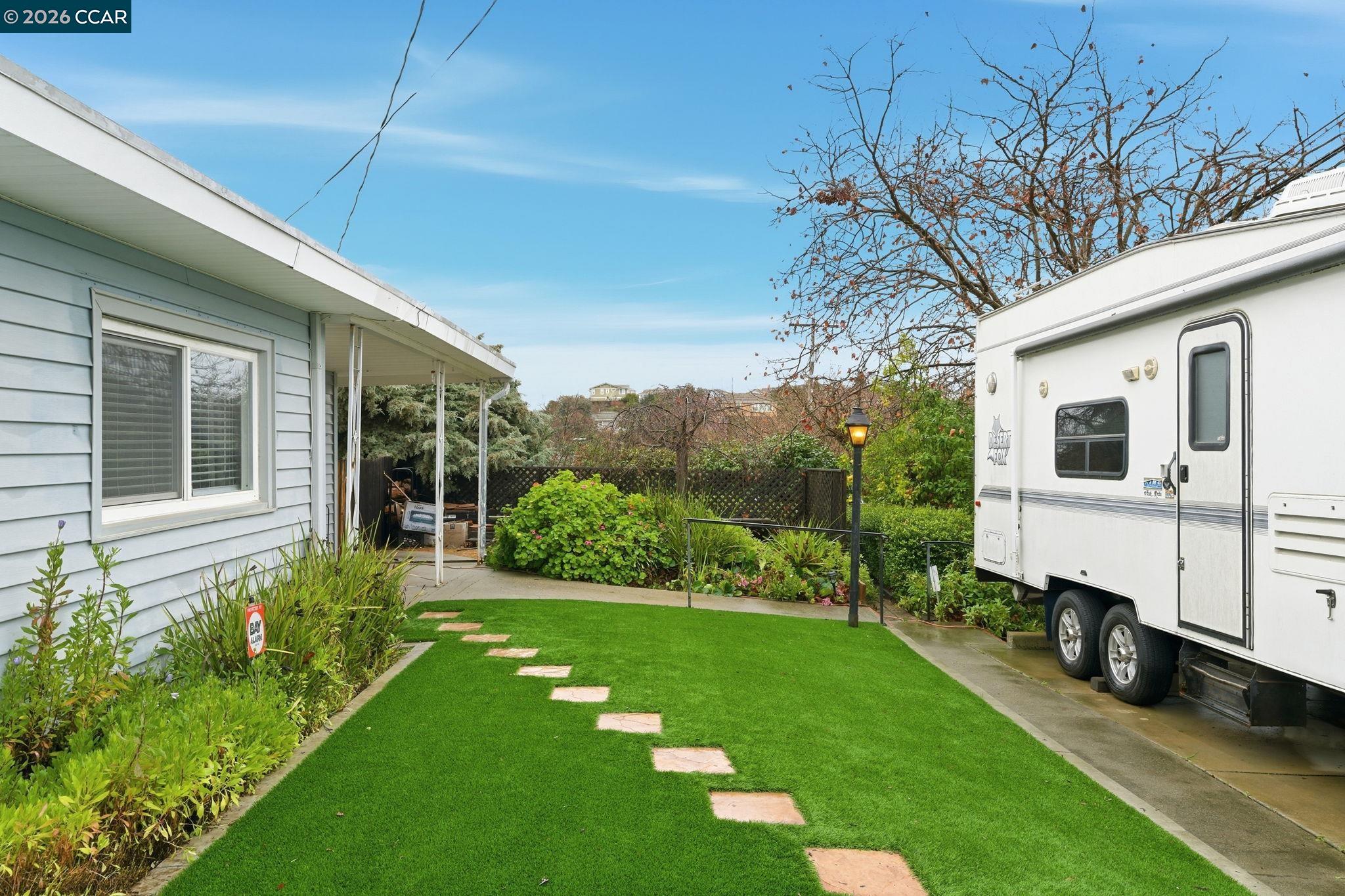 Detail Gallery Image 4 of 42 For 9 Morello Heights Dr, Martinez,  CA 94553 - 3 Beds | 2 Baths