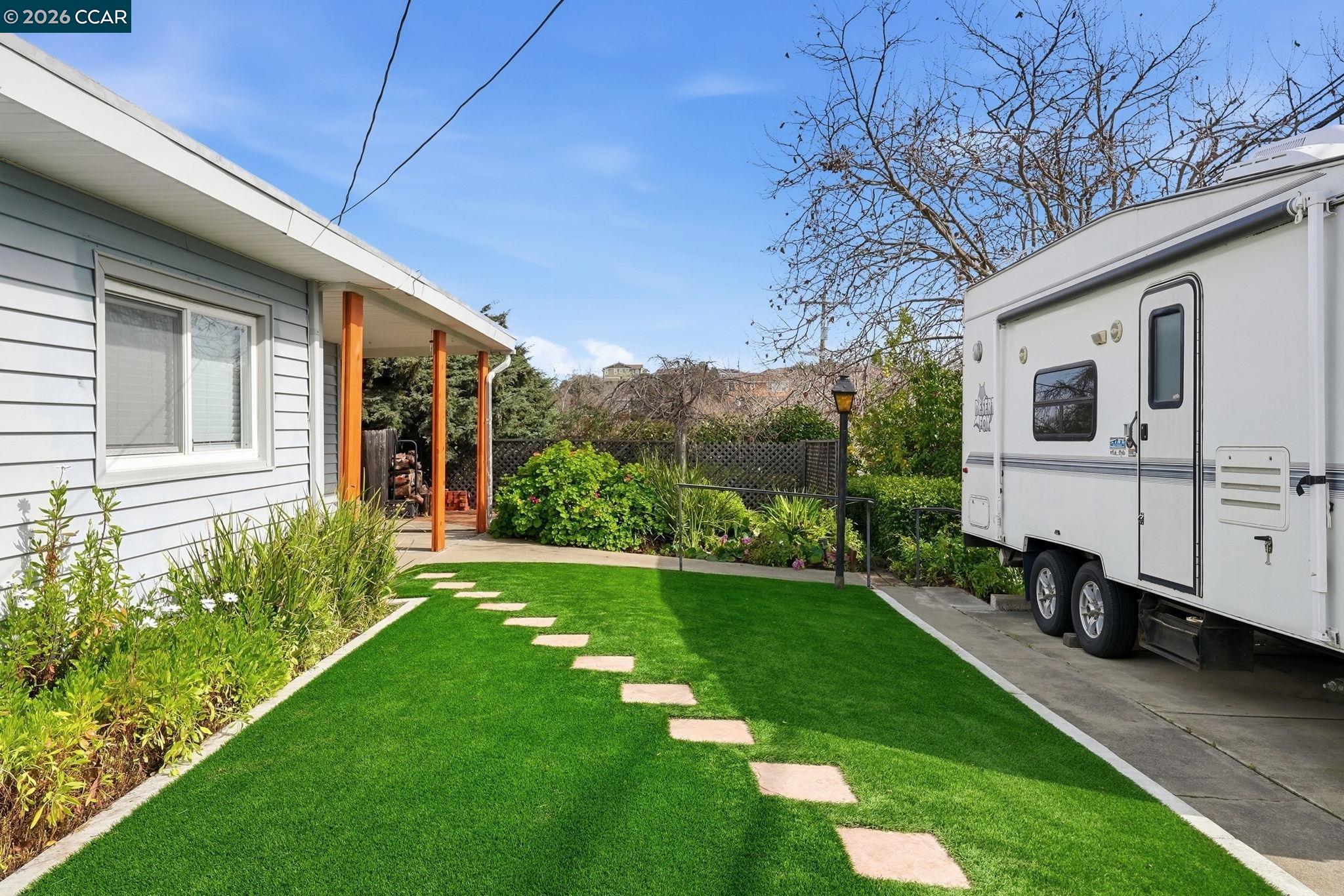 Detail Gallery Image 6 of 56 For 9 Morello Heights Dr, Martinez,  CA 94553 - 3 Beds | 2 Baths