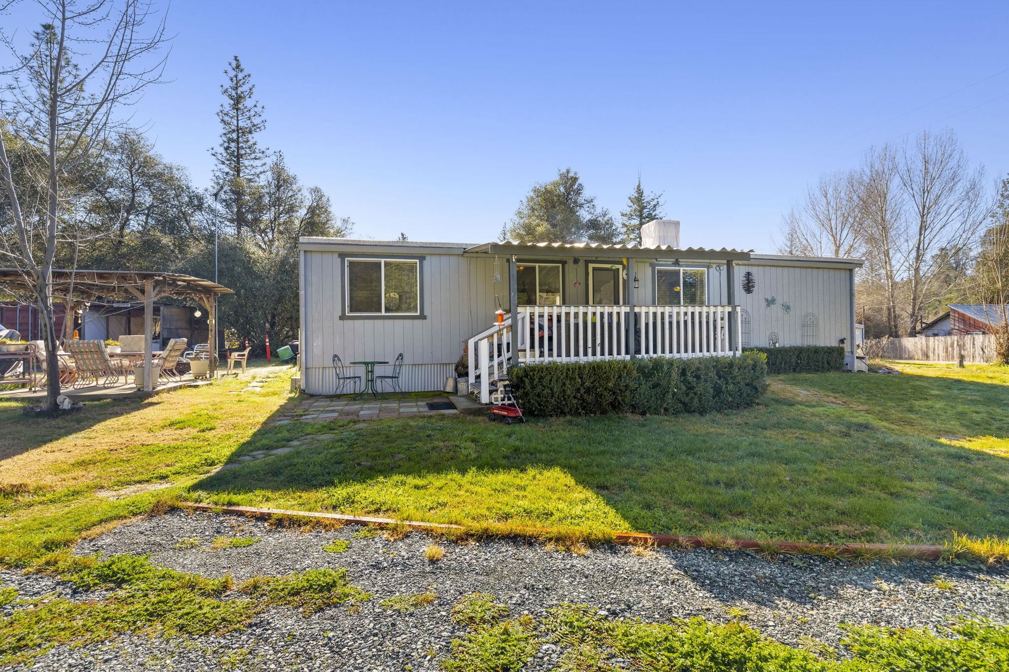 Detail Gallery Image 2 of 31 For 11991 Black Dr, Big Oak Flat,  CA 95305 - 3 Beds | 2 Baths