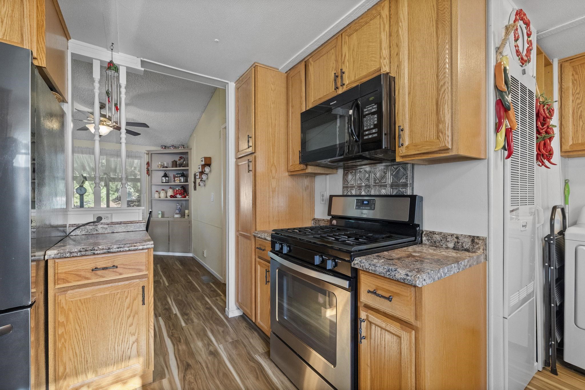 Detail Gallery Image 11 of 31 For 11991 Black Dr, Big Oak Flat,  CA 95305 - 3 Beds | 2 Baths