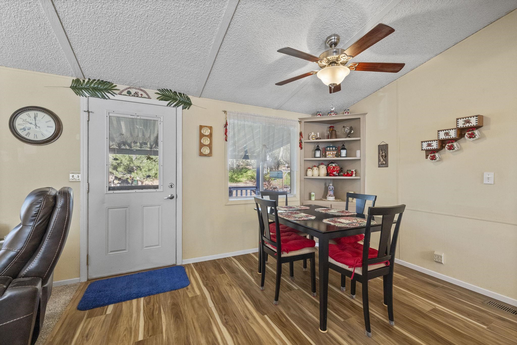 Detail Gallery Image 4 of 31 For 11991 Black Dr, Big Oak Flat,  CA 95305 - 3 Beds | 2 Baths