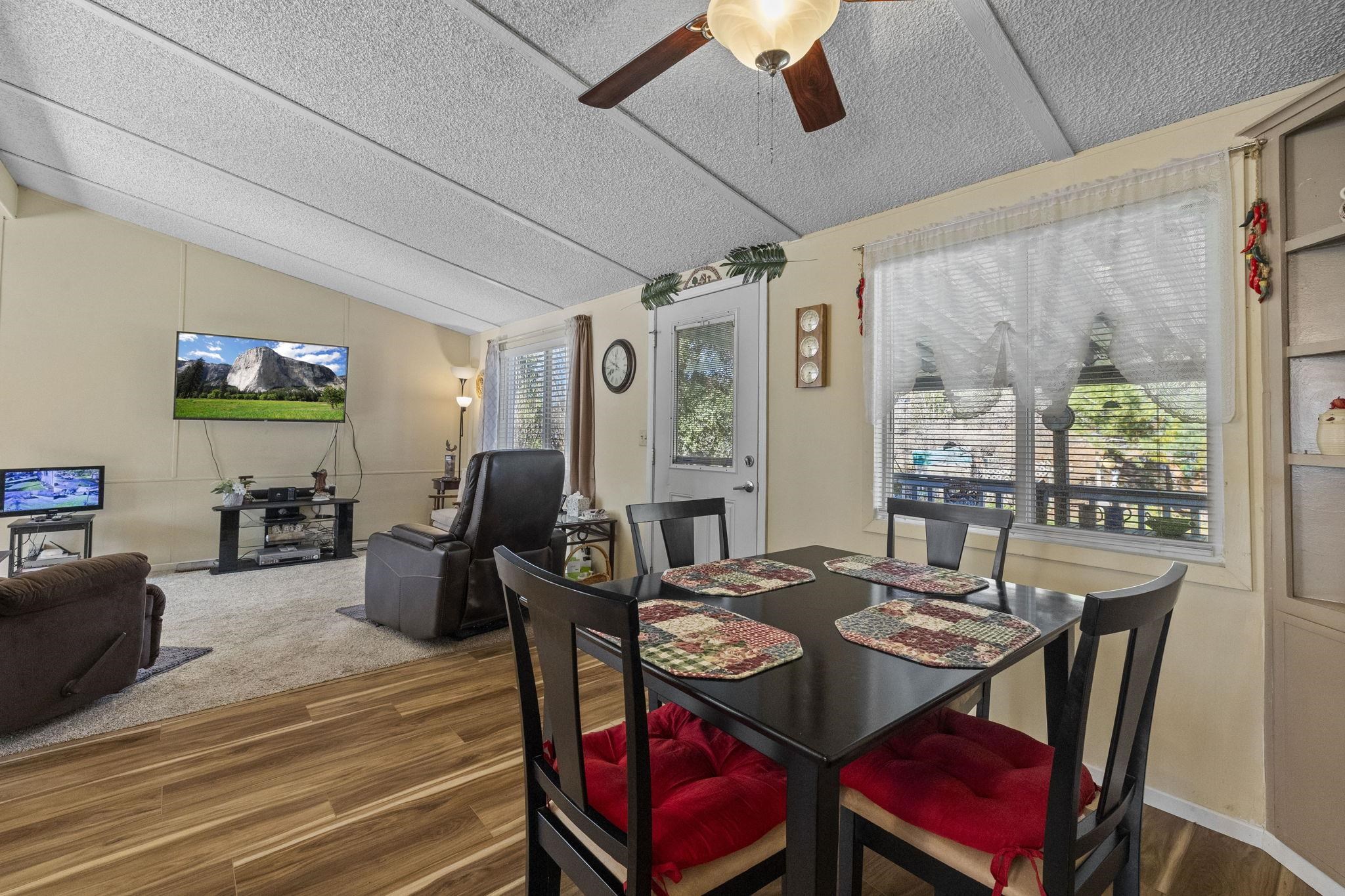 Detail Gallery Image 5 of 31 For 11991 Black Dr, Big Oak Flat,  CA 95305 - 3 Beds | 2 Baths