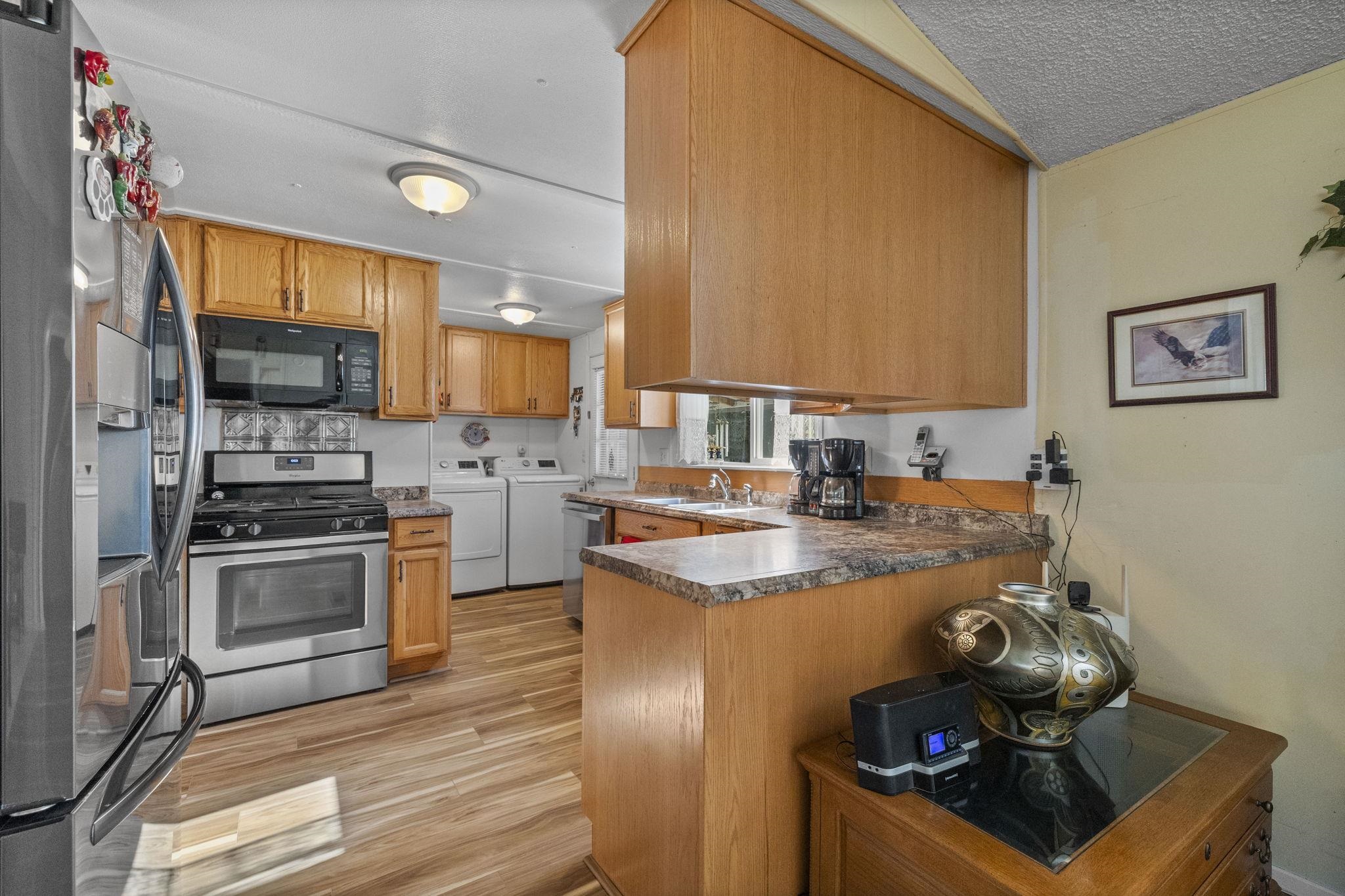 Detail Gallery Image 9 of 31 For 11991 Black Dr, Big Oak Flat,  CA 95305 - 3 Beds | 2 Baths