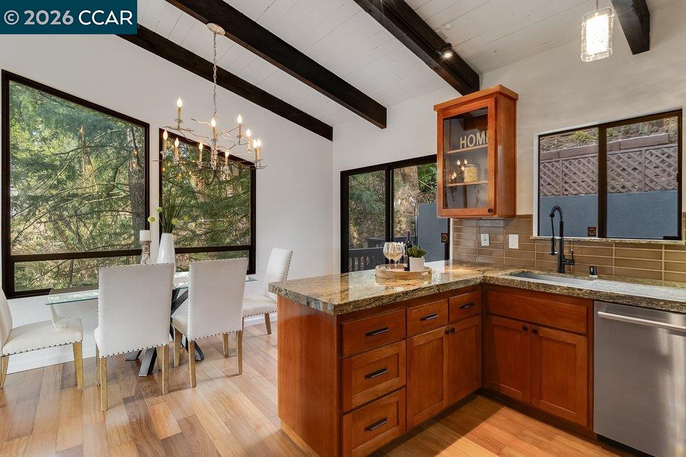 Detail Gallery Image 7 of 57 For 7875 Skyline Blvd, Oakland,  CA 94611 - 3 Beds | 2 Baths