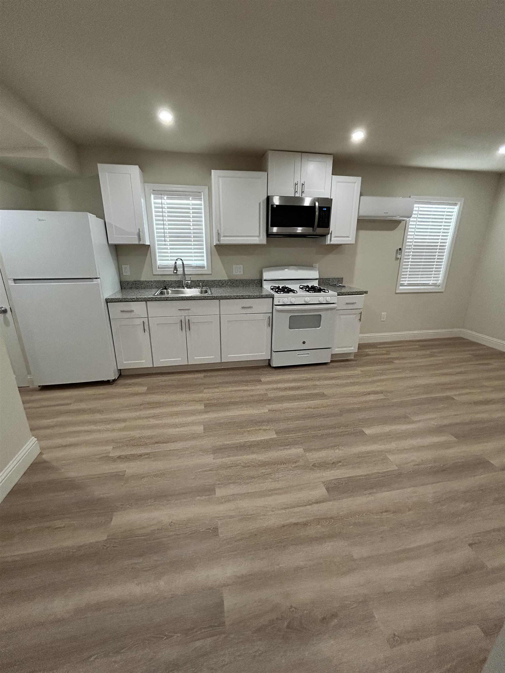 Detail Gallery Image 2 of 7 For 1705 Sutter St a,  Vallejo,  CA 94590 - 1 Beds | 1 Baths