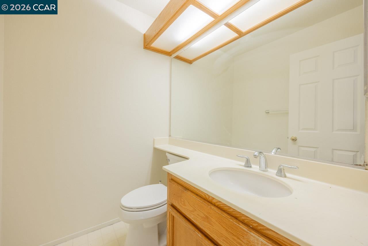 Detail Gallery Image 11 of 21 For 122 Bridgeview Ct, Crockett,  CA 94525 - 4 Beds | 2/1 Baths