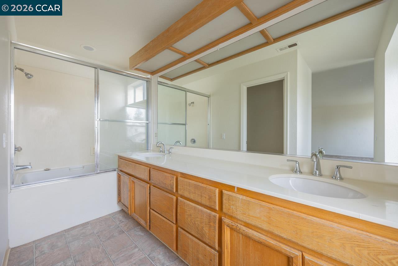 Detail Gallery Image 15 of 21 For 122 Bridgeview Ct, Crockett,  CA 94525 - 4 Beds | 2/1 Baths