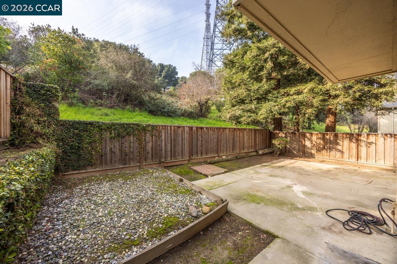 Detail Gallery Image 18 of 21 For 122 Bridgeview Ct, Crockett,  CA 94525 - 4 Beds | 2/1 Baths