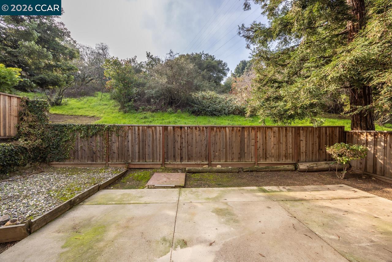 Detail Gallery Image 19 of 21 For 122 Bridgeview Ct, Crockett,  CA 94525 - 4 Beds | 2/1 Baths