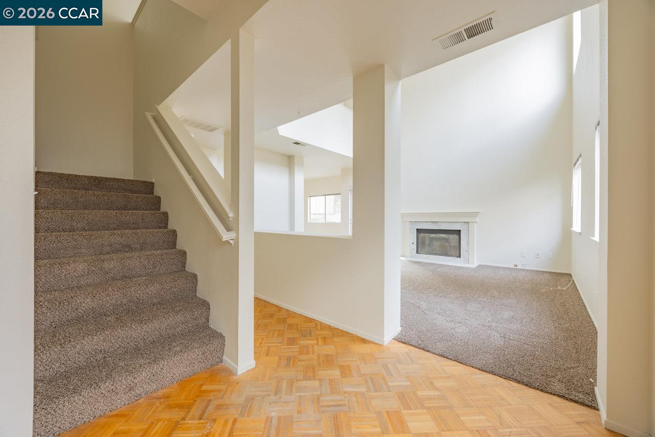 Detail Gallery Image 4 of 21 For 122 Bridgeview Ct, Crockett,  CA 94525 - 4 Beds | 2/1 Baths