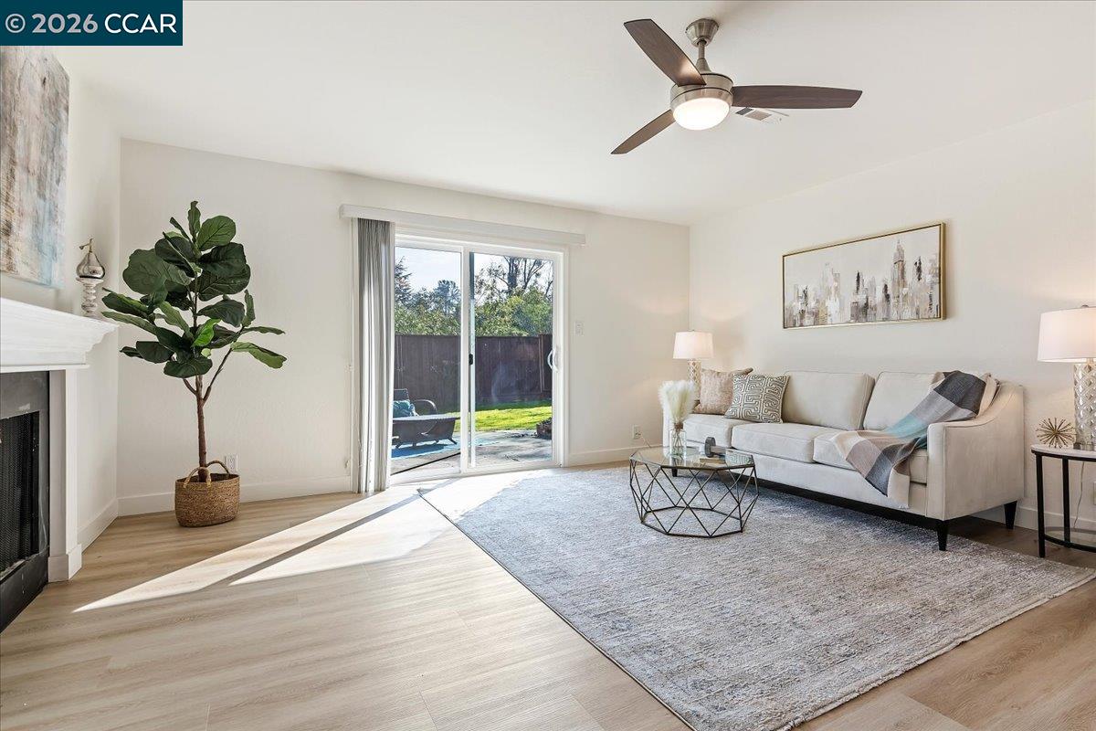 Detail Gallery Image 11 of 37 For 407 Roanoke Dr, Martinez,  CA 94553 - 3 Beds | 2 Baths