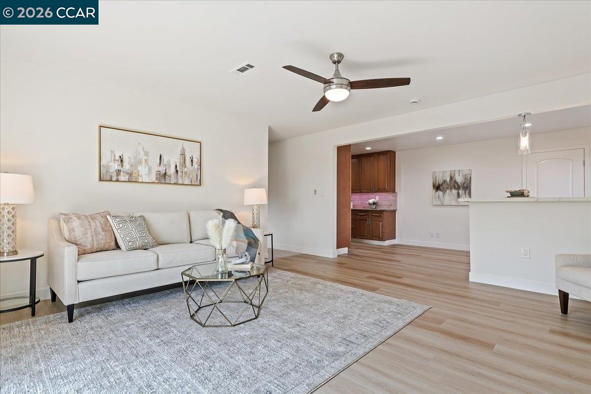 Detail Gallery Image 12 of 37 For 407 Roanoke Dr, Martinez,  CA 94553 - 3 Beds | 2 Baths