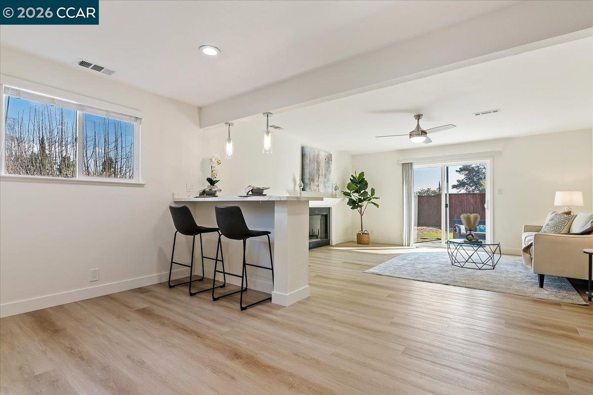 Detail Gallery Image 9 of 37 For 407 Roanoke Dr, Martinez,  CA 94553 - 3 Beds | 2 Baths