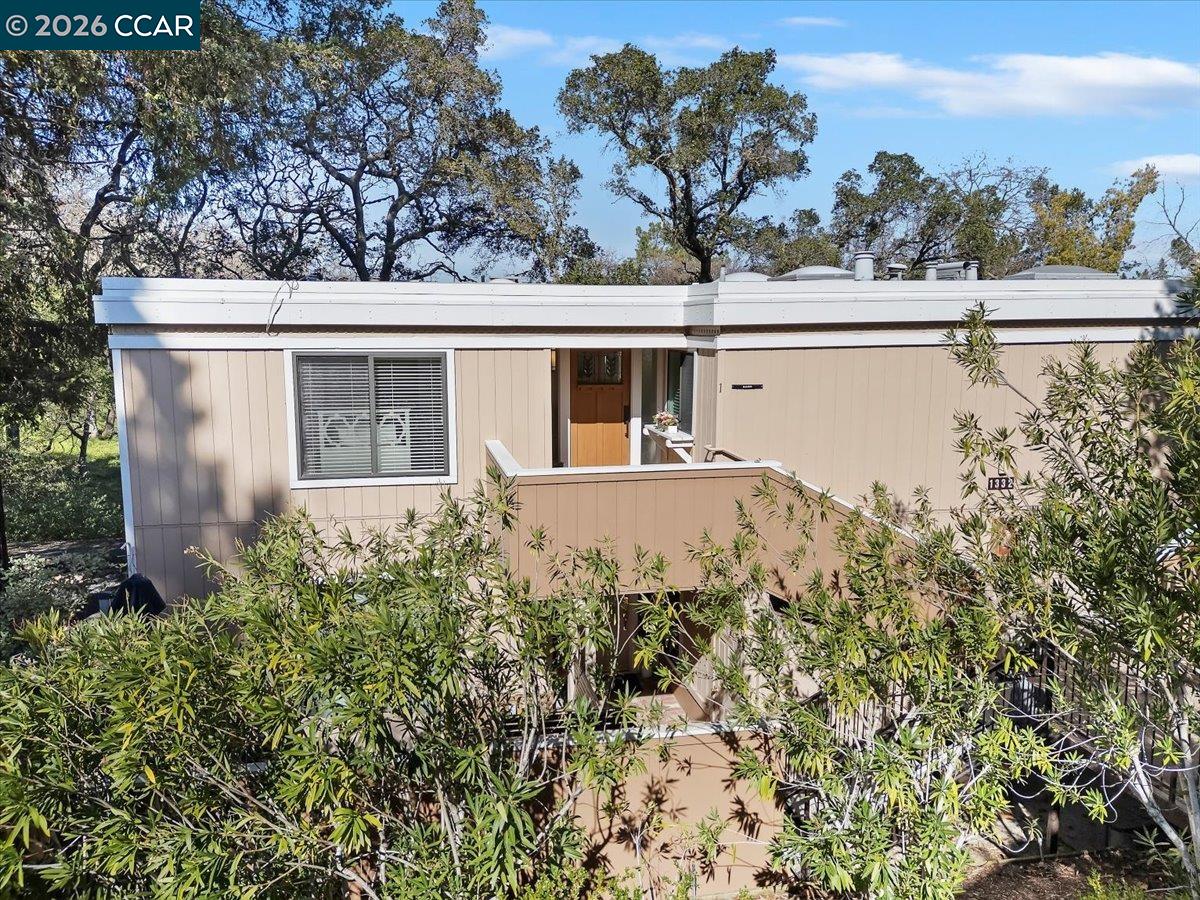 Detail Gallery Image 2 of 26 For 1332 Running Springs Rd #1,  Walnut Creek,  CA 94595 - 2 Beds | 2 Baths