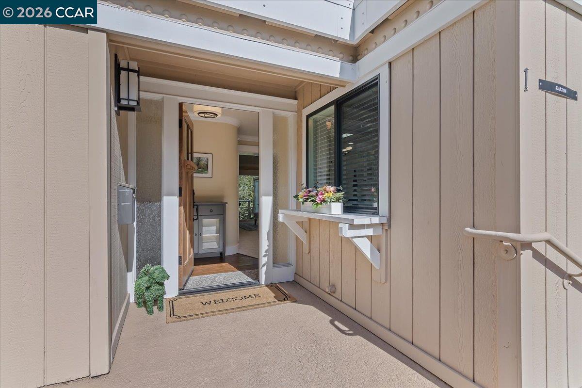 Detail Gallery Image 3 of 26 For 1332 Running Springs Rd #1,  Walnut Creek,  CA 94595 - 2 Beds | 2 Baths