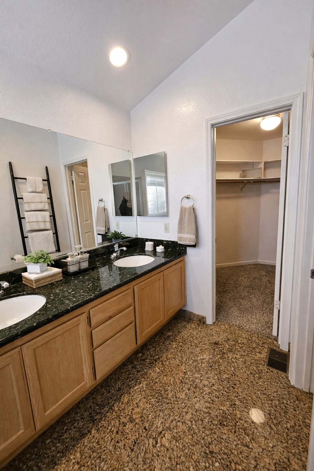 Detail Gallery Image 11 of 21 For 2236 Newport Ct, Discovery Bay,  CA 94505 - 4 Beds | 2/1 Baths