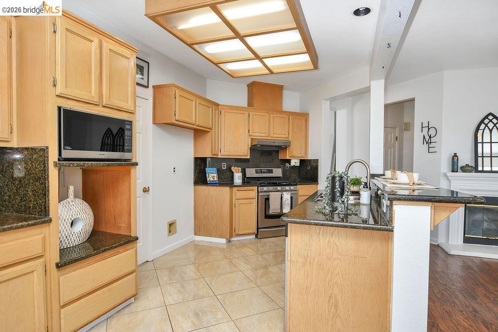 Detail Gallery Image 5 of 28 For 2236 Newport Ct, Discovery Bay,  CA 94505 - 4 Beds | 2/1 Baths