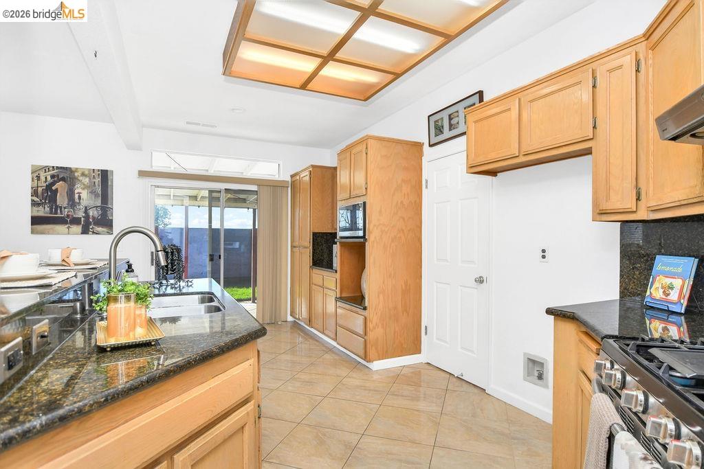 Detail Gallery Image 6 of 28 For 2236 Newport Ct, Discovery Bay,  CA 94505 - 4 Beds | 2/1 Baths