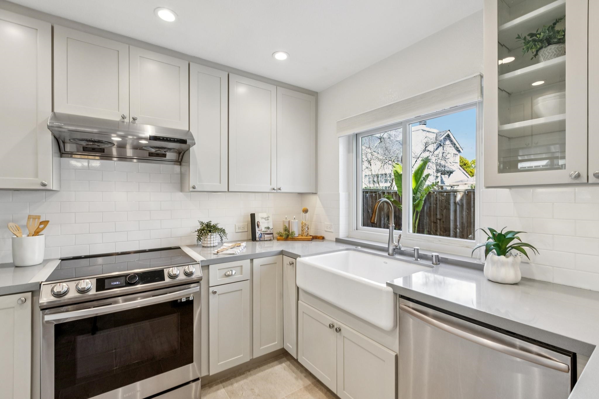 Detail Gallery Image 18 of 50 For 423 Mcdonnel Road, Alameda,  CA 94502 - 3 Beds | 2/1 Baths