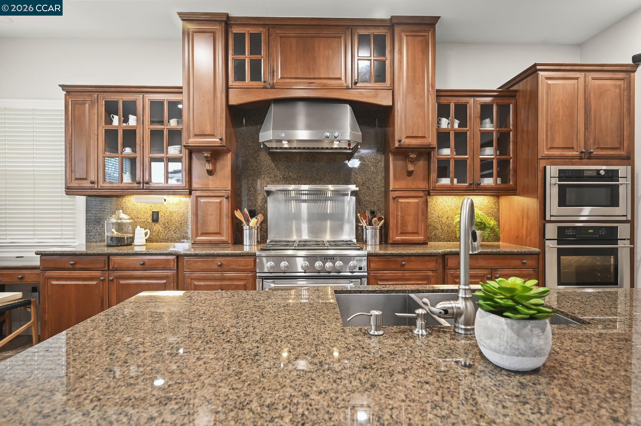 Detail Gallery Image 12 of 46 For 400 Marsanne Ct, Danville,  CA 94506 - 6 Beds | 4/1 Baths