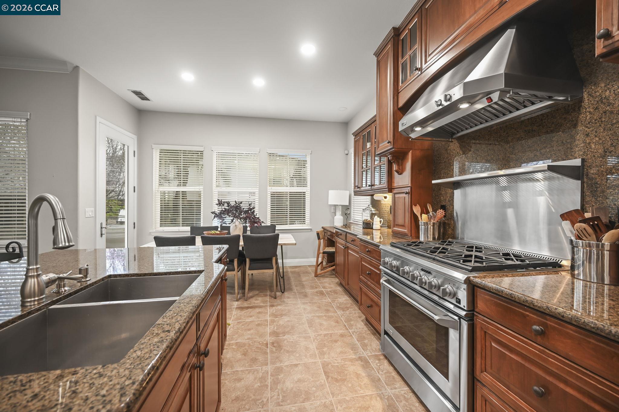 Detail Gallery Image 13 of 42 For 400 Marsanne Ct, Danville,  CA 94506 - 6 Beds | 4/1 Baths